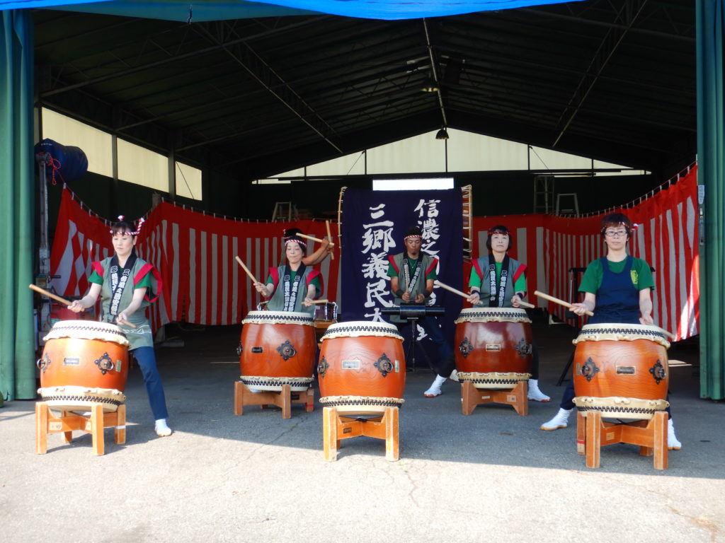 三郷義民太鼓の演奏