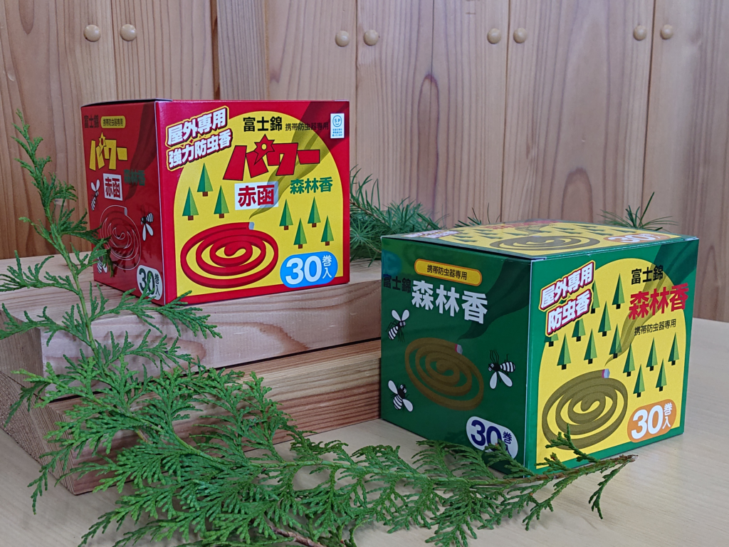 赤い箱の「パワー森林香」と緑の箱の「森林香」
